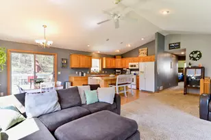 357 Glenmeadow St, River Falls, WI 54022 - Photo 6