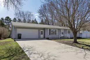 908 Pleasantview Dr SE, Willmar, MN 56201 - Photo 2