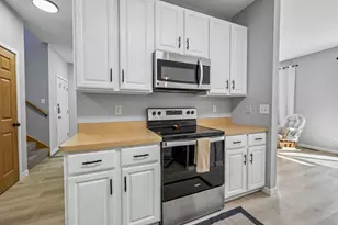 16369 Javari Ct, Lakeville, MN 55044 - Photo 10