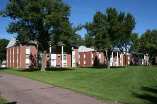 650 Summit Dr, Fairmont, MN 56031 - Photo 1