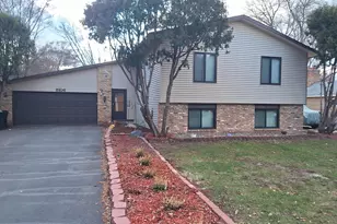 8106 Groveland Rd, Mounds View, MN 55112 - Photo 1