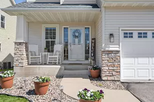 668 Newberry Ln, Chaska, MN 55318 - Photo 2