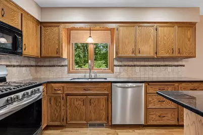 8290 W Lake Court, Chanhassen, MN 55317 - Photo 12