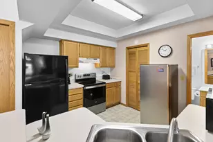 526 Lovell Ave, Roseville, MN 55113 - Photo 10
