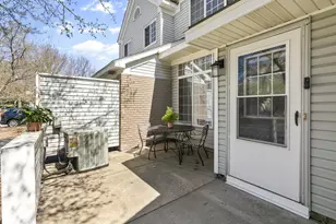 526 Lovell Ave, Roseville, MN 55113 - Photo 2