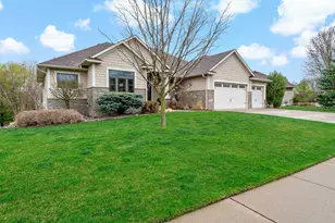 9071 Horizon Dr, Shakopee, MN 55379 - Photo 2