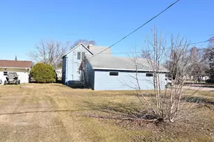 321 1st Ave SW, Baudette, MN 56623 - Photo 4