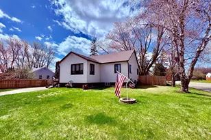 121 5th Ave NW, Baudette, MN 56623 - Photo 2