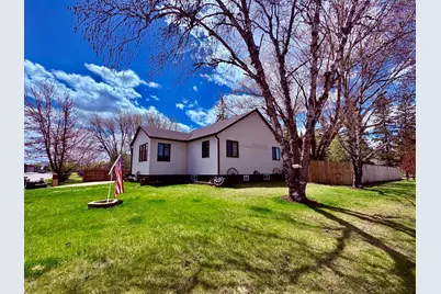 121 5th Avenue NW, Baudette, MN 56623 - Photo 1