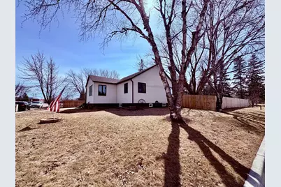 121 5th Avenue NW, Baudette, MN 56623 - Photo 1