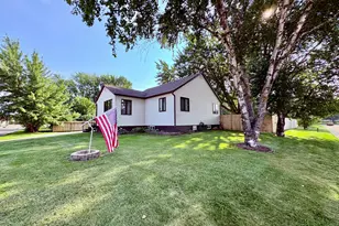 121 5th Ave NW, Baudette, MN 56623 - Photo 2