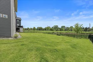 10125 Shadyview Ln N, Maple Grove, MN 55311 - Photo 4