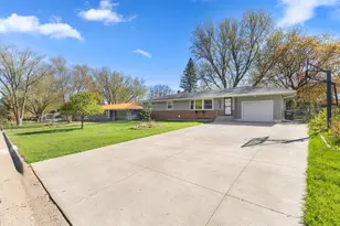 2780 Marion St, Roseville, MN 55113 - Photo 2