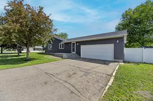 822 W Chandler St, Arlington, MN 55307 - Photo 2