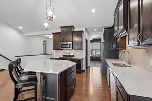 8652 Lake Riley Dr, Chanhassen, MN 55317 - Photo 4