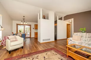 433 Braeburn Dr, Shakopee, MN 55379 - Photo 6