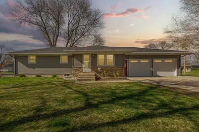 818 Lincoln Avenue, Gaylord, MN 55334 - Photo 2