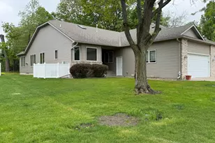 5635 Heather Ridge Ct, Shoreview, MN 55126 - Photo 2