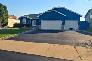 8931 Prestwick Parkway N, Brooklyn Park, MN 55443 - Photo 2
