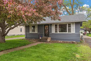 550 W 4th St, Rush City, MN 55069 - Photo 2