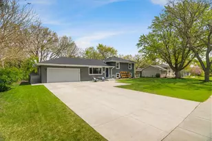 4916 Overlook Dr, Bloomington, MN 55437 - Photo 46