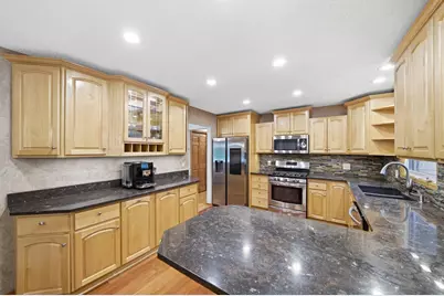 6655 Tanager Lane, Eden Prairie, MN 55346 - Photo 4