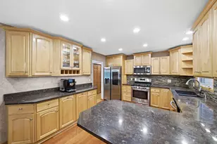 6655 Tanager Ln, Eden Prairie, MN 55346 - Photo 4