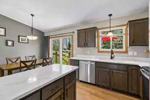 2566 Brittany Ln, Woodbury, MN 55125 - Photo 8