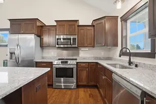 9112 Hamlet Ave S, Cottage Grove, MN 55016 - Photo 4