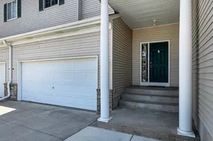 885 Kimberly Ln, Chanhassen, MN 55317 - Photo 2