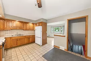 1283 Burke Ave E, Maplewood, MN 55109 - Photo 8