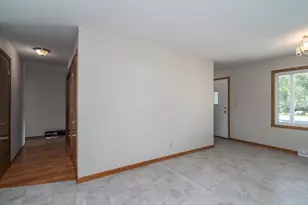 305 Euclid Ave, Crookston, MN 56716 - Photo 10