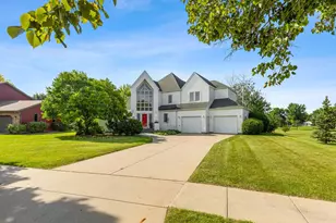 2878 Lilac Ln N, Fargo, ND 58102 - Photo 4