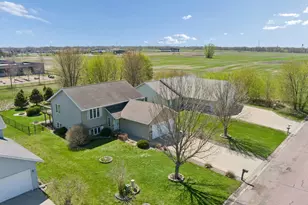 113 Torrey Pines Dr, Mankato, MN 56001 - Photo 2