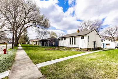 433 Elmwood Avenue S, Fargo,  58103 - Photo 2