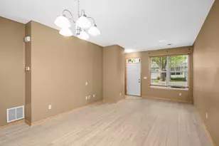3049 Chamberlain Street N, Maplewood, MN 55109 - Photo 8
