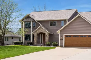 2470 Queensport Rd, Woodbury, MN 55125 - Photo 2