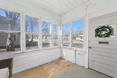335 Adams Street SE, Hutchinson, MN 55350 - Photo 2