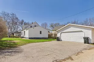 329 1st Ave NE, Glenwood, MN 56334 - Photo 2