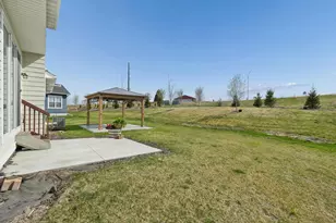6381 Harvest Trl, Chaska, MN 55318 - Photo 14