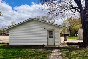 608 N 6th St, Montevideo, MN 56265 - Photo 32
