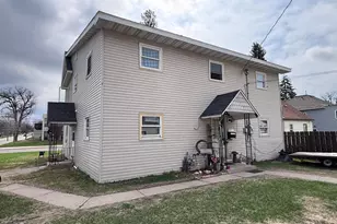322 5th Ave E, Alexandria, MN 56308 - Photo 2