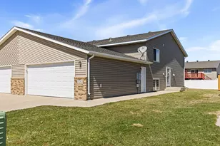 5263 50th Ave S, Fargo, ND 58104 - Photo 2