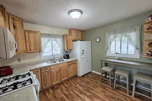 9152 Lexington Ave N, Circle Pines, MN 55014 - Photo 2