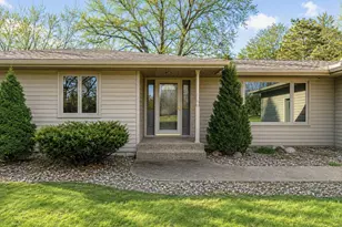 101 Mapleridge Dr, Mankato, MN 56001 - Photo 2