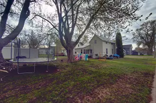 391 W Franklin St, Wells, MN 56097 - Photo 2