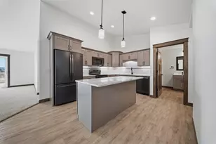 4911 Field Crest Ln, Eau Claire, WI 54701 - Photo 4