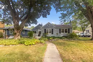 1586 Grotto St N, Saint Paul, MN 55117 - Photo 1
