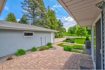 2201 Roselawn Avenue W, Roseville, MN 55113 - Photo 10