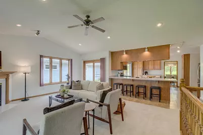 2201 Roselawn Avenue W, Roseville, MN 55113 - Photo 8